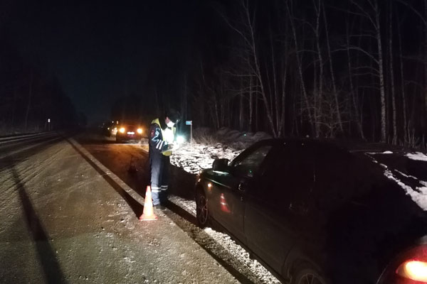 В воскресенье рано утром в ДТП на трассе под Каменском-Уральским пострадал пешеход