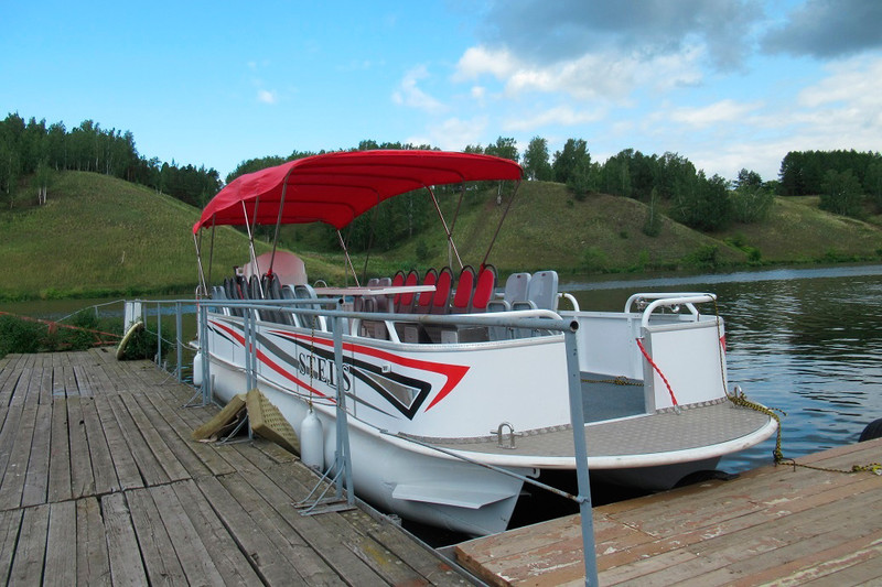 Поехали до Семи братьев? По Исети в Каменске-Уральском будет ходить новый катамаран — его уже протестировали и скоро обещают первый рейс