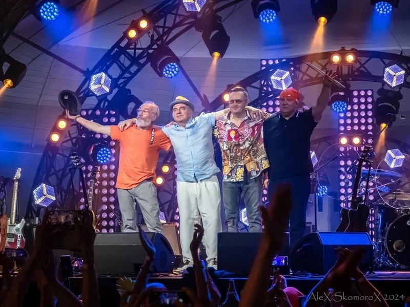 «Чайф» в метро Екатеринбурга: солист музыкальной группы озвучил станции | Лидер группы «Чайф» озвучил остановки в метро Екатеринбурга