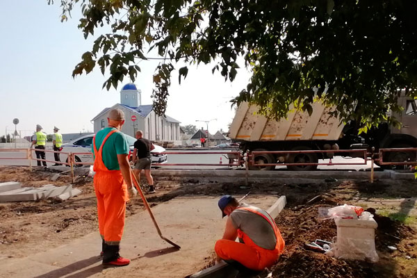 Подступы пешеходов к улице Пушкина, где погибли бабушка с внучкой, ограничили. Но это, видимо, не поможет...