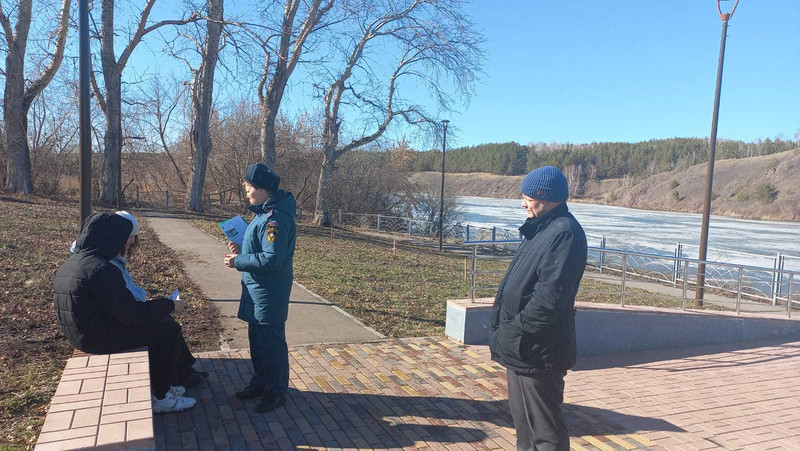 Жителям Каменска-Уральского снова напомнили об опасности прогулок по льду