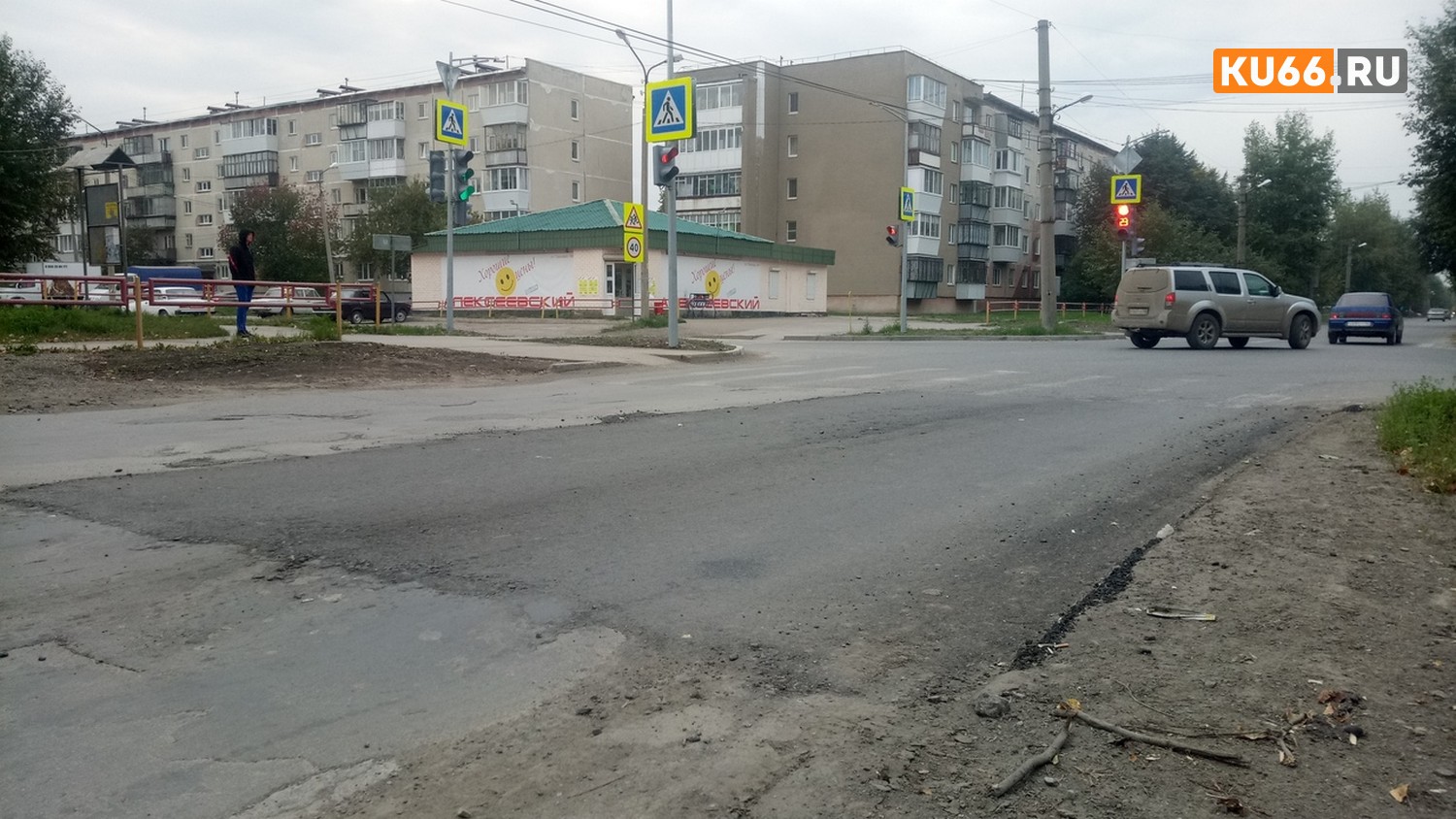 В Каменске-Уральском «залатали» дублер пр. Победы – вроде бы стало лучше, но жильцы ближайших домов не в восторге...