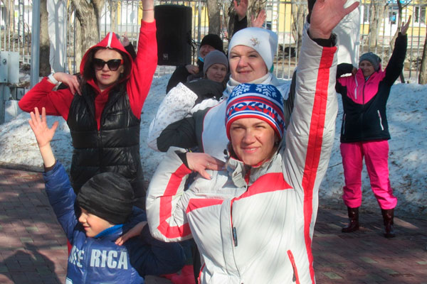 В субботу каменцев вновь зовут на «Зарядку с чемпионом» в парк «Космос», а потом погулять. Разминку проведет именитый российский тренер