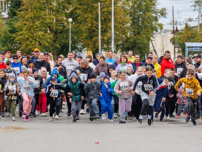 Бегут за здоровье детей: как сотрудники СинТЗ собрали деньги на детскую больницу в Каменске-Уральском | В Каменске-Уральском прошёл благотворительный забег «Бежим с добром» — средства на больницу Бегут за здоровье детей: как сотрудники СинТЗ собрали деньги на детскую больницу в Каменске-Уральском | В Каменске-Уральском прошёл благотворительный забег «Бежим с добром» — средства на больницу