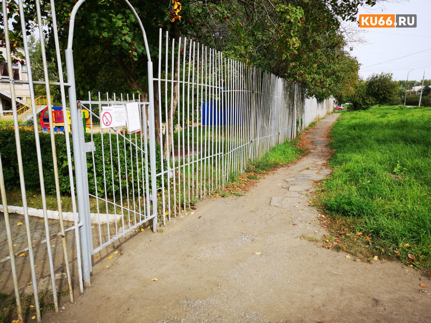 Снова убийство? У детского сада в Каменске-Уральском обнаружен труп молодого человека – на месте работает полиция и следственный комитет