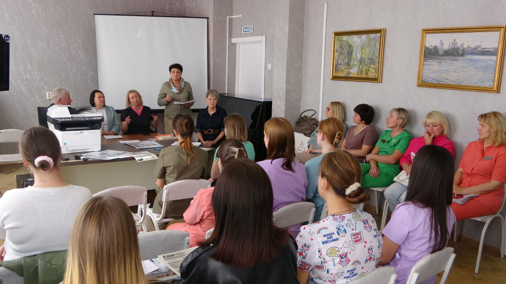 Молодых врачей каменской ДГБ посвятили в профессию