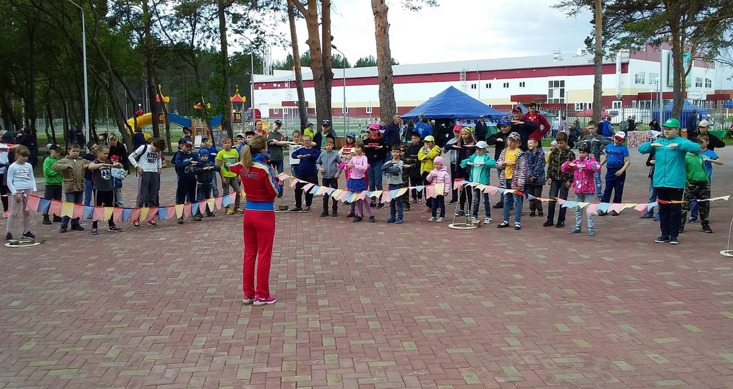 В этот раз была призер Олимпийских игр: в городском парке Каменска-Уральского успешно продолжается субботний проект зарядки с чемпионом