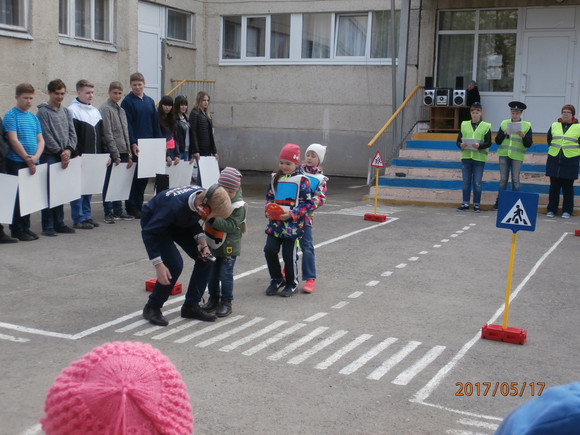 Дошкольники Каменска-Уральского массово обращаются к жителям города о соблюдении Правил дорожного движения