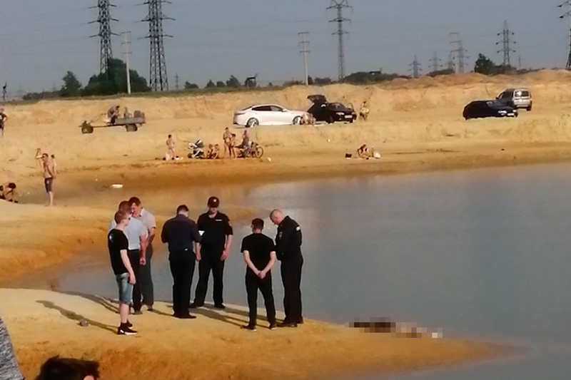 В водоеме в районе Барабановского тракта под Каменском-Уральским мужчина спас девушку, а ее 15-летняя подруга утонула...