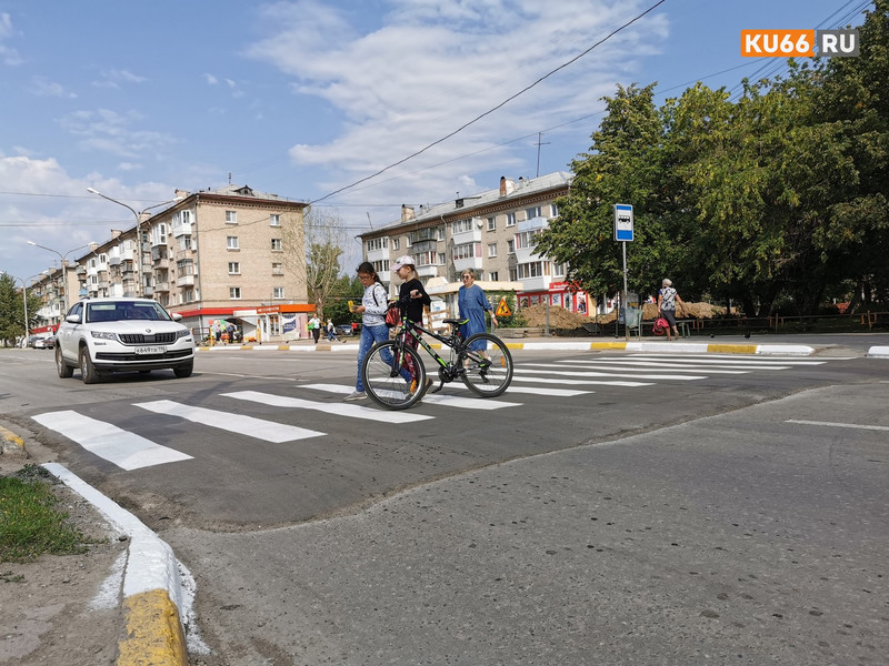 «Привыкание идет непросто, но жизнь детей в приоритете». В Каменске-Уральском обсуждают «лежачих полицейских» выполненных не по ГОСТу