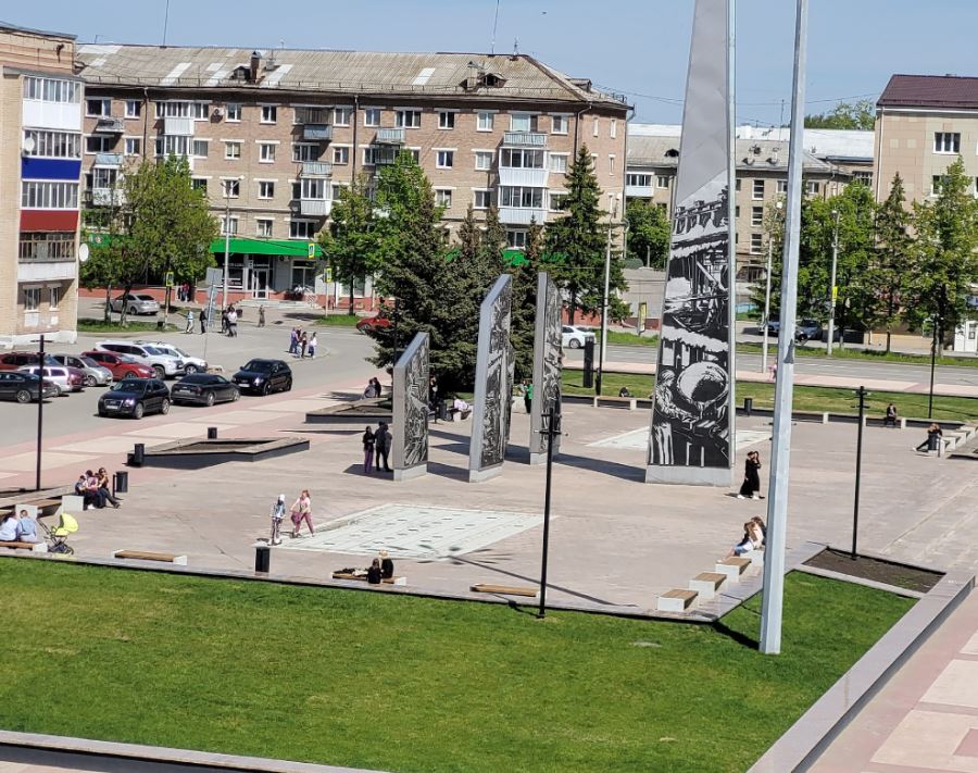 На главной площади Каменска-Уральского не функционирует фонтан | На главной площади уральского города перестал работать фонтан