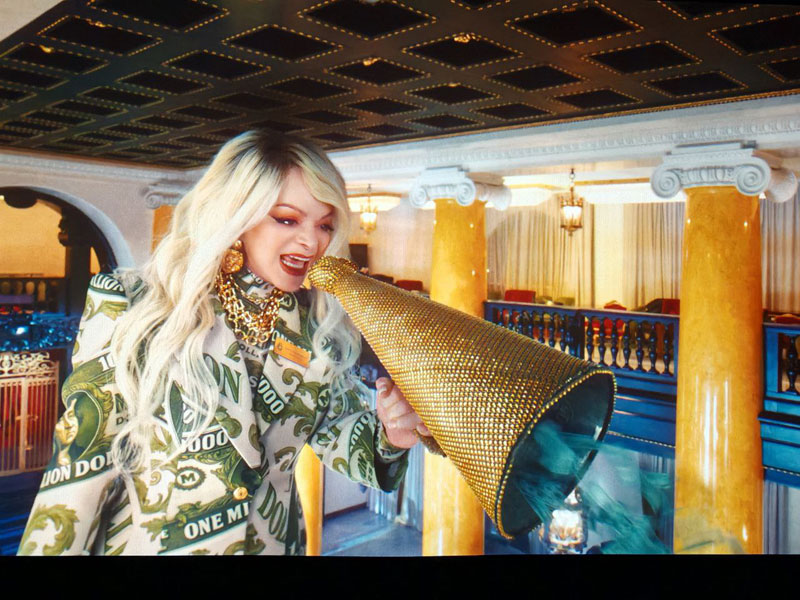 Лариса Долина расплакалась на первом концерте после скандала с квартирой | Лариса Долина расплакалась на первом концерте после скандала