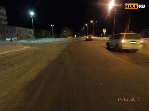 «Я на навигатор отвлекся и...» Две иномарки столкнулись в поселке под Каменском-Уральским из-за гаджета — машины прилично разбиты