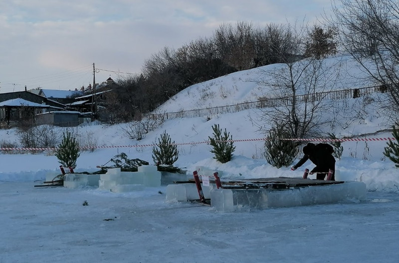 Санитарные врачи сделали «сюрприз» всем каменцам — в проруби, которые мэрия приготовила для крещенских купаний, лучше не лезть