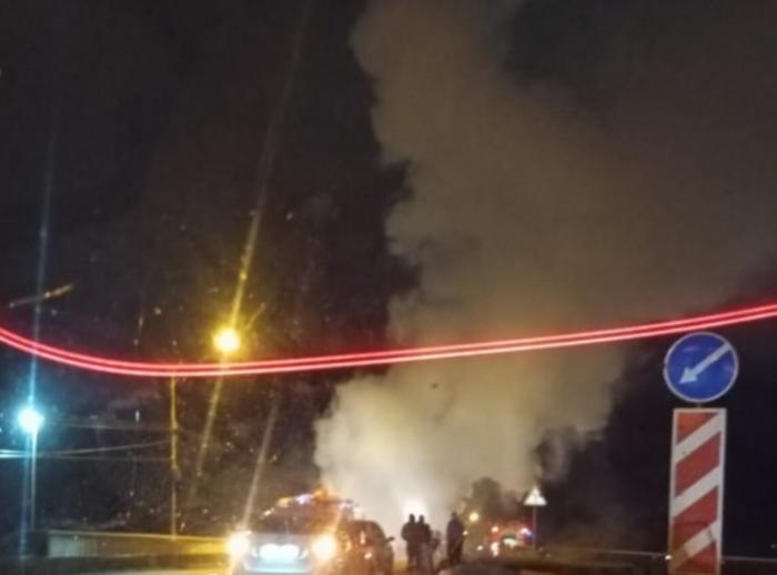 Ночью в Каменске-Уральском вспыхнула машина из-за неисправной проводки | В Каменске-Уральском вспыхнул автомобиль из-за неисправной проводки Ночью в Каменске-Уральском вспыхнула машина из-за неисправной проводки | В Каменске-Уральском вспыхнул автомобиль из-за неисправной проводки