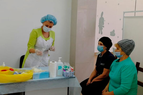 В Каменск поступило еще 3 000 доз вакцины «Спутник V» - в субботу «укололись» больше трехсот человек, в воскресенье кампания продолжается