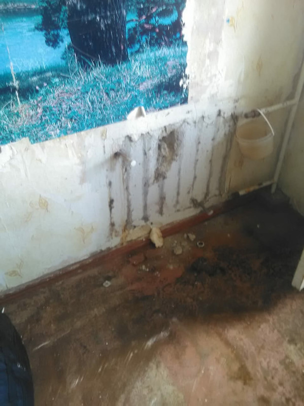 «Как беженцы». Многодетной семье погорельцев из Колчедана власти выделили комнату на 16 «квадратов» без отопления и коммуникаций