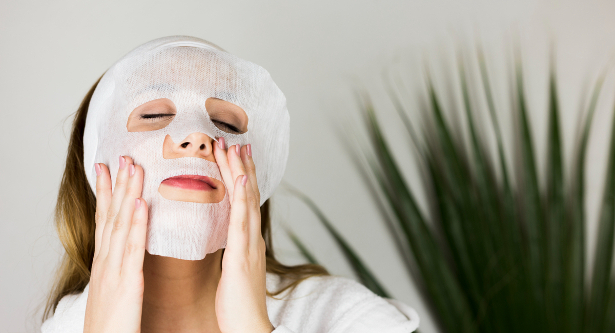 Делать маски для лица больше не модно: какая процедура заменила баночки с кремом