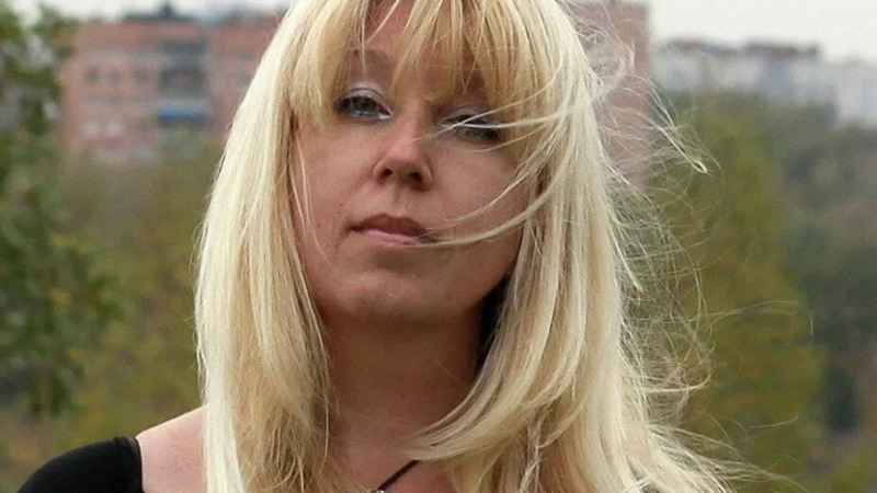 К месту гибели журналистки в Нижнем Новгороде несут цветы и свечи