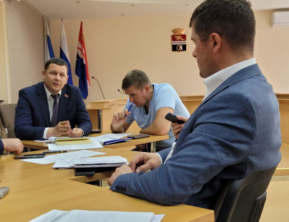 Депутаты Каменска-Уральского обсудили проблемы общественного транспорта | Уральские депутаты обсудили проблемы общественного транспорта