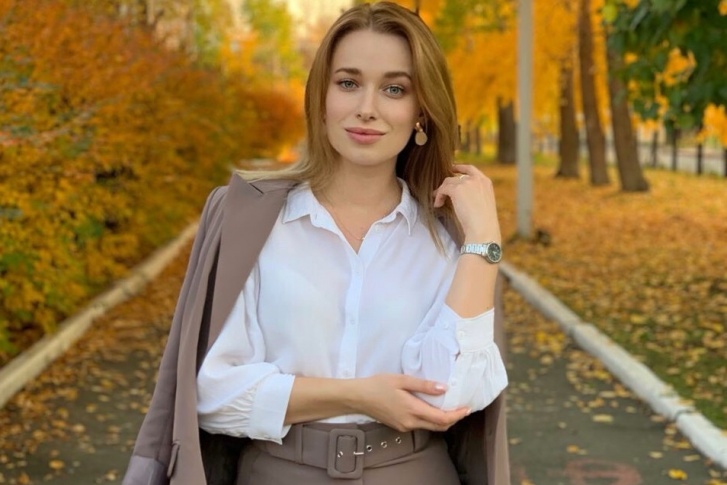 «В такие моменты понимаешь, что все не зря». Жительница Каменска-Уральского стала лучшей учительницей Екатеринбурга. Рассказываем, кто она