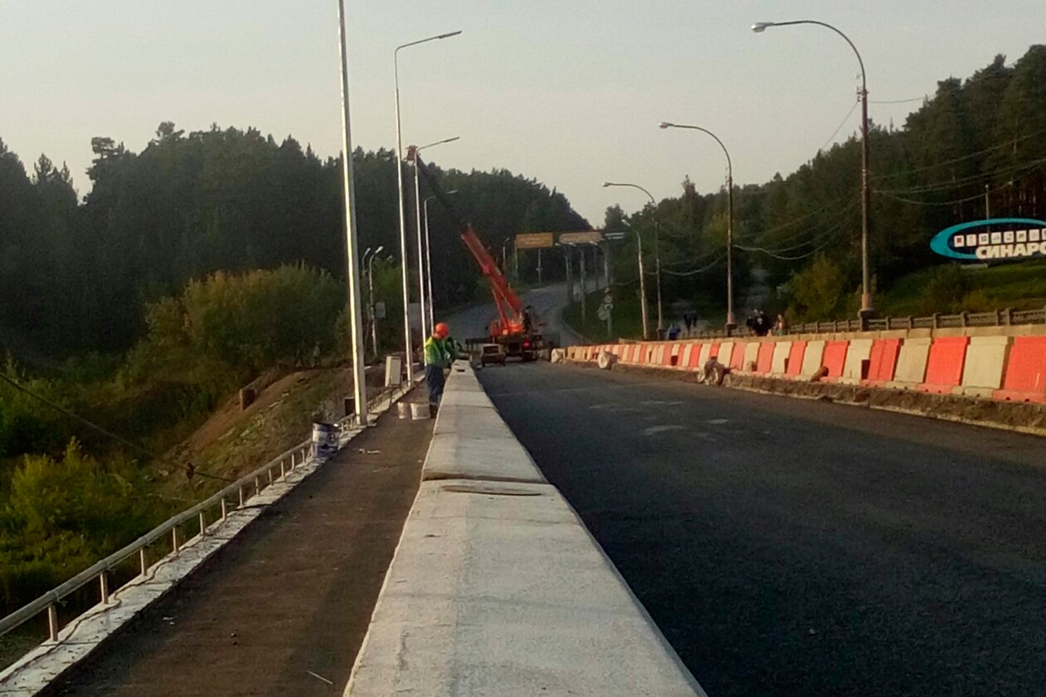 Первая полоса Байновского моста Каменска готова для движения автомобилей - оценить можно будет уже в понедельник! Осталось сделать перила