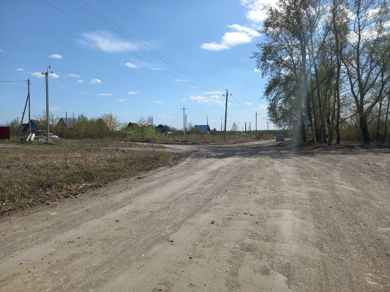 Каменский завод помог садоводам — к майским праздникам им привели в порядок два километра дороги, которую за зиму разбили автомобилисты