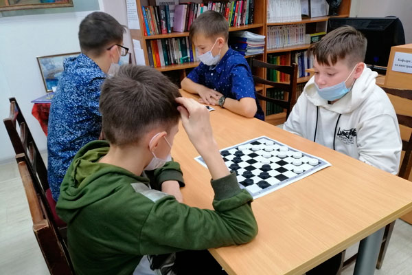 Всё как в жизни: победы, поражения, шашки