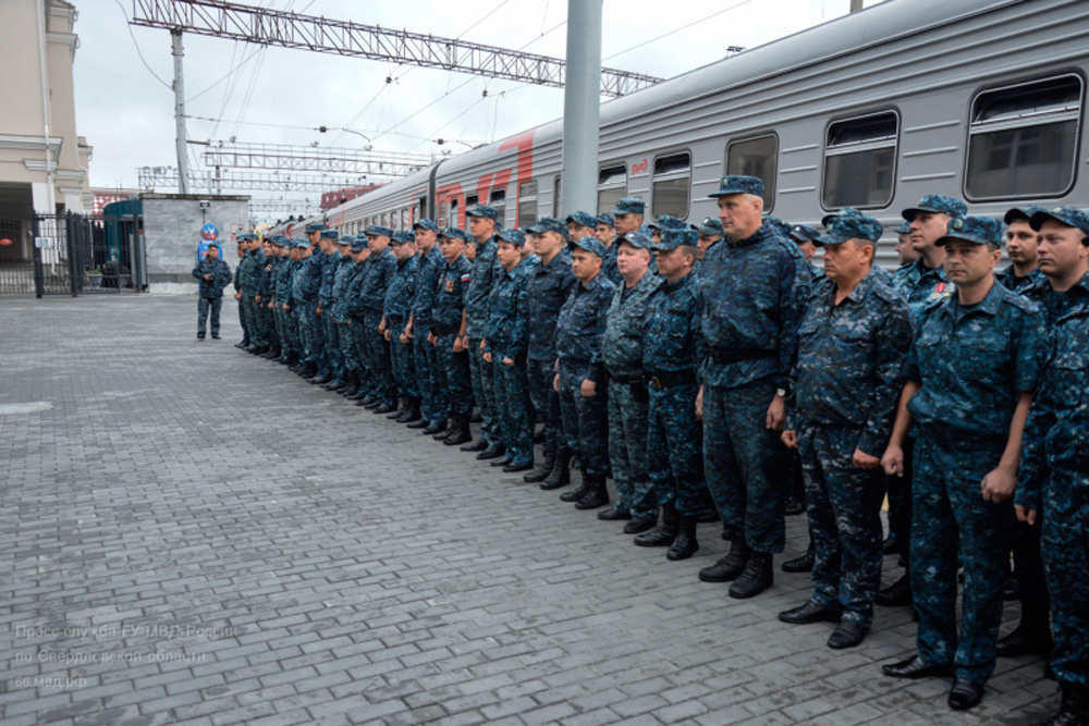 Сержант полиции из Каменска-Уральского в компании пса Алиже Немгриф Рокка де ля Сьерра вернулся из командировки на Северный Кавказ