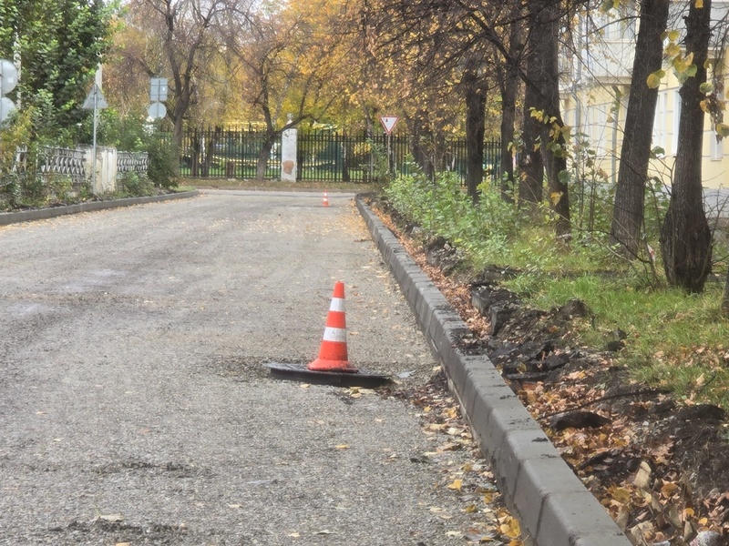 В Каменске-Уральском к юбилею школы № 5 отремонтируют дорогу | У школы № 5 в Каменске-Уральском начали ремонтировать дорожный проезд