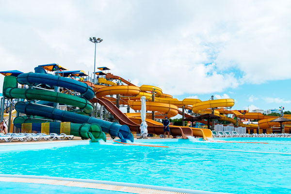 Девять человек в Анапе госпитализировали после посещения аквапарка