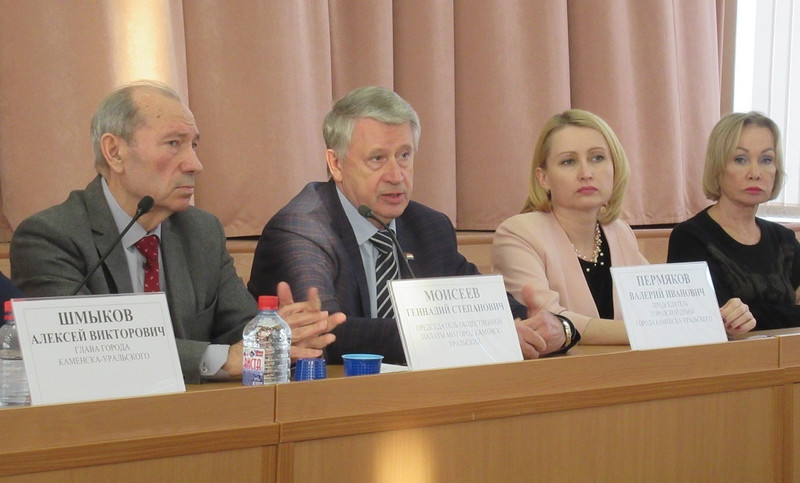 Общественность решила, что надо просить у губернатора присвоения Каменску-Уральскому статуса «Город трудовой славы». Правда, нужно доказать Общественность решила, что надо просить у губернатора присвоения Каменску-Уральскому статуса «Город трудовой славы». Правда, нужно доказать