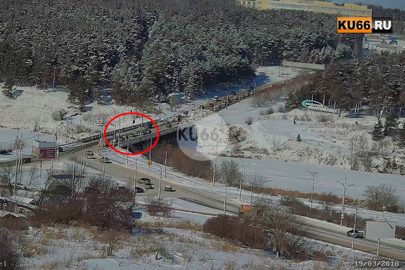 "Авария лоб в лоб, стоит скорая, ДПС, движение парализовано..." В Каменске-Уральском всплеск дорожных происшествий. Снег плохо чистят. ФОТО