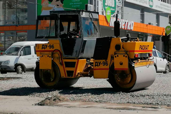 Для пешеходов: в рамках госпрограммы в Каменске ремонтируют не только проезжую часть дорог, но и тротуары, чтобы людям комфортно ходить