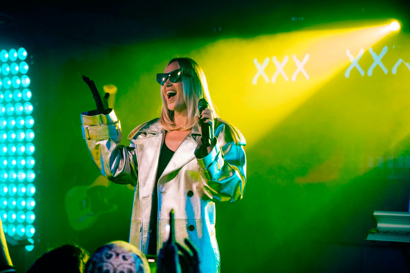 «Получила двойной тариф»: Глюкоза заработала в два раза больше за скандальный концерт в Красноярске | Глюкозе заплатили в два раза больше за скандальный концерт в Красноярске