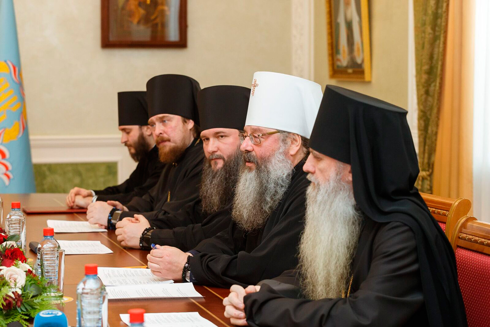 Каменский епископ Мефодий съездил к губернатору — Куйвашев подписал с митрополитом Кириллом бумаги о трезвости и пропаганде ЗОЖ