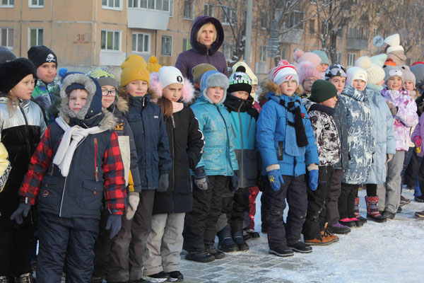В Каменске-Уральском торжественно открыли благоустроенную территорию Байновского сада
