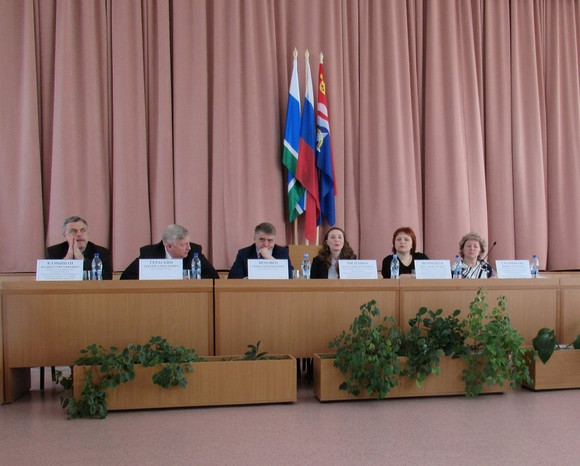 «Едва успевают вникнуть в одни изменения, рождаются новые»: жители и коммунальщики Каменска-Уральского встретились со специалистами ГЖИ