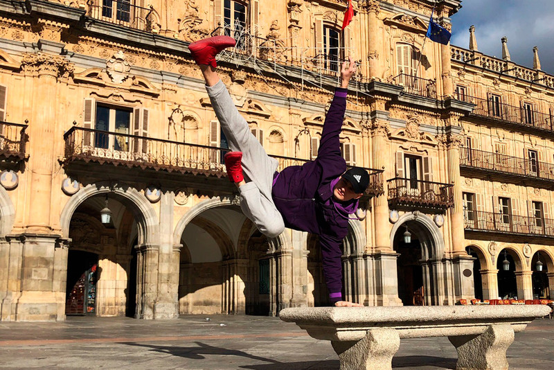 «Испания красивая, эмоции получил». Танцор из Каменска-Уральского вернулся с Salamanca Bachata Festival, на котором выступил не хуже других