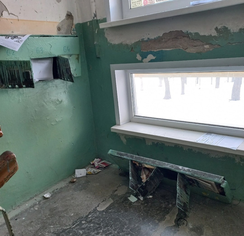 Каменцы жалуются на вандалов в подъездах