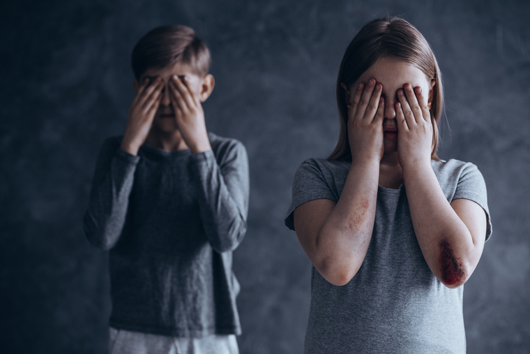 На Урале мать подожгла свой дом после того, как от нее сбежали дети. Перед смертью отправила SМS дочери