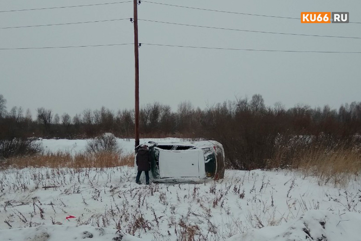 Под Каменском-Уральским с трассы вылетел Hyundai – «пилот» чувствует себя нормально, автомобиль – наоборот...