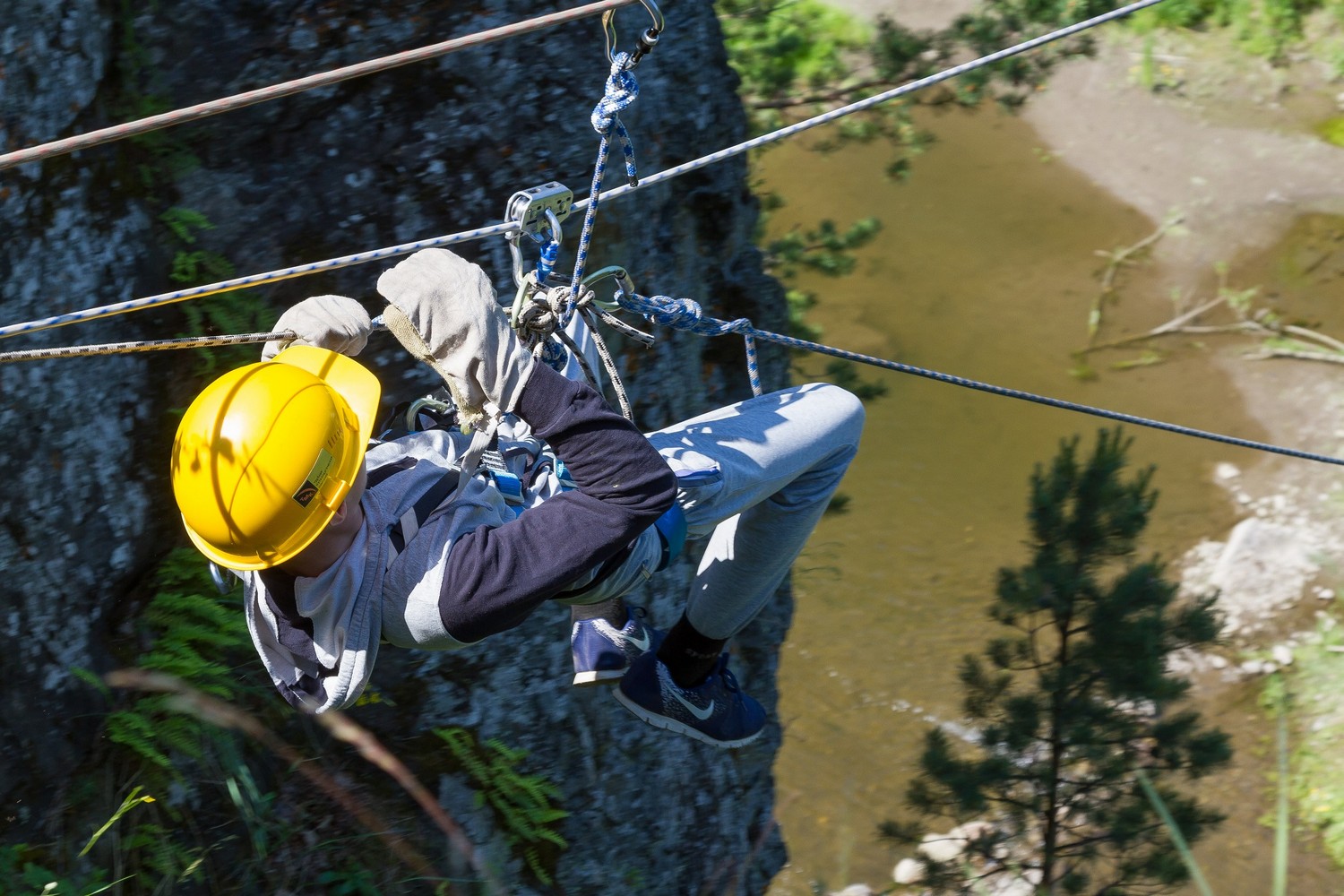 Лето, отдых, туризм: Синарский трубный завод организовал туристский слет молодежи