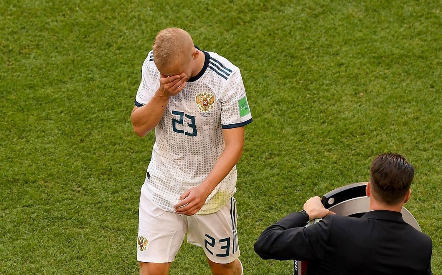 Уроженец Каменска-Уральского Игорь Смольников вместе с Месси попал в сборную худших игроков группового этапа ЧМ-2018 Уроженец Каменска-Уральского Игорь Смольников вместе с Месси попал в сборную худших игроков группового этапа ЧМ-2018