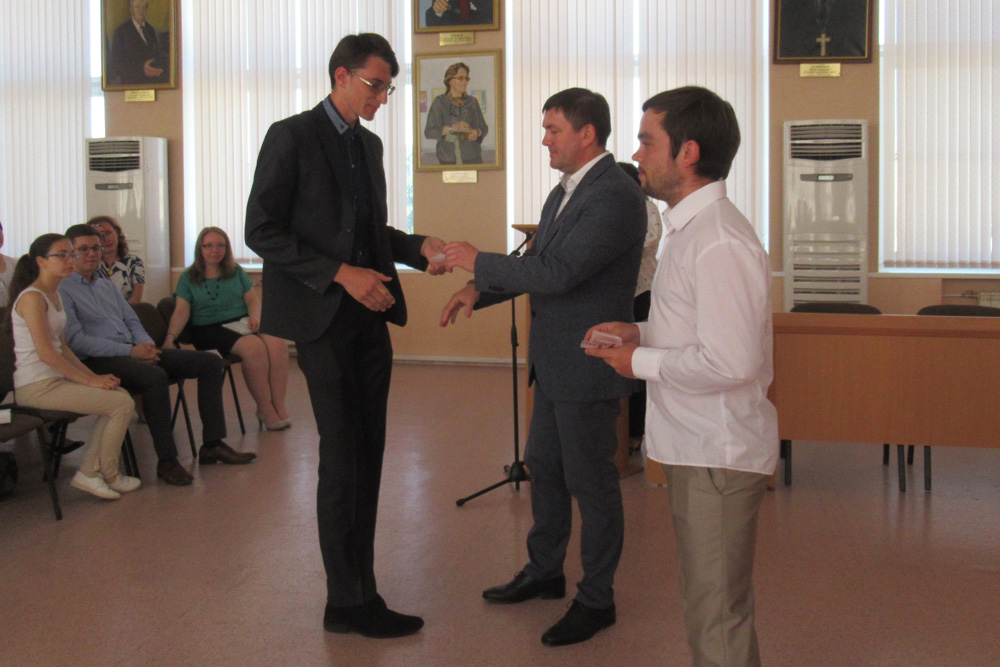 «Это самая тяжелая работа». У ключевых чиновников администрации Каменска появились «тени», которые будут следовать за ними по пятам