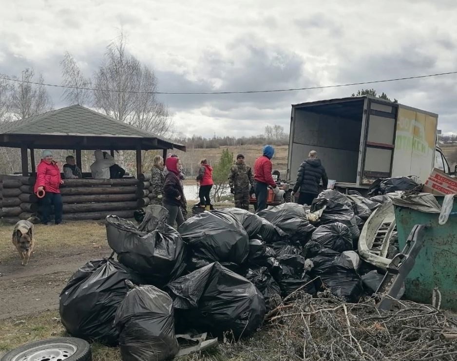Инициативные жители Каменска-Уральского очистили от мусора загрязненные территории | Жители Урала провели большую работу по уборке мусора