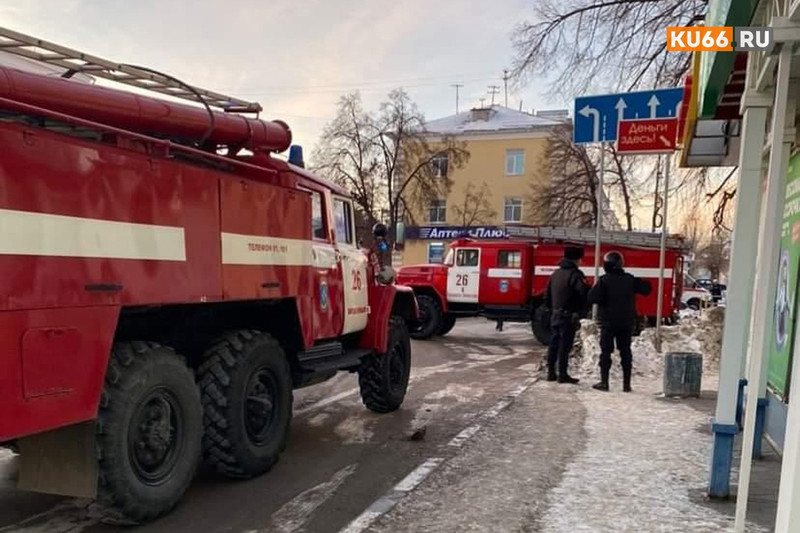 В Каменске-Уральском у библиотеки нашли подозрительную коробку