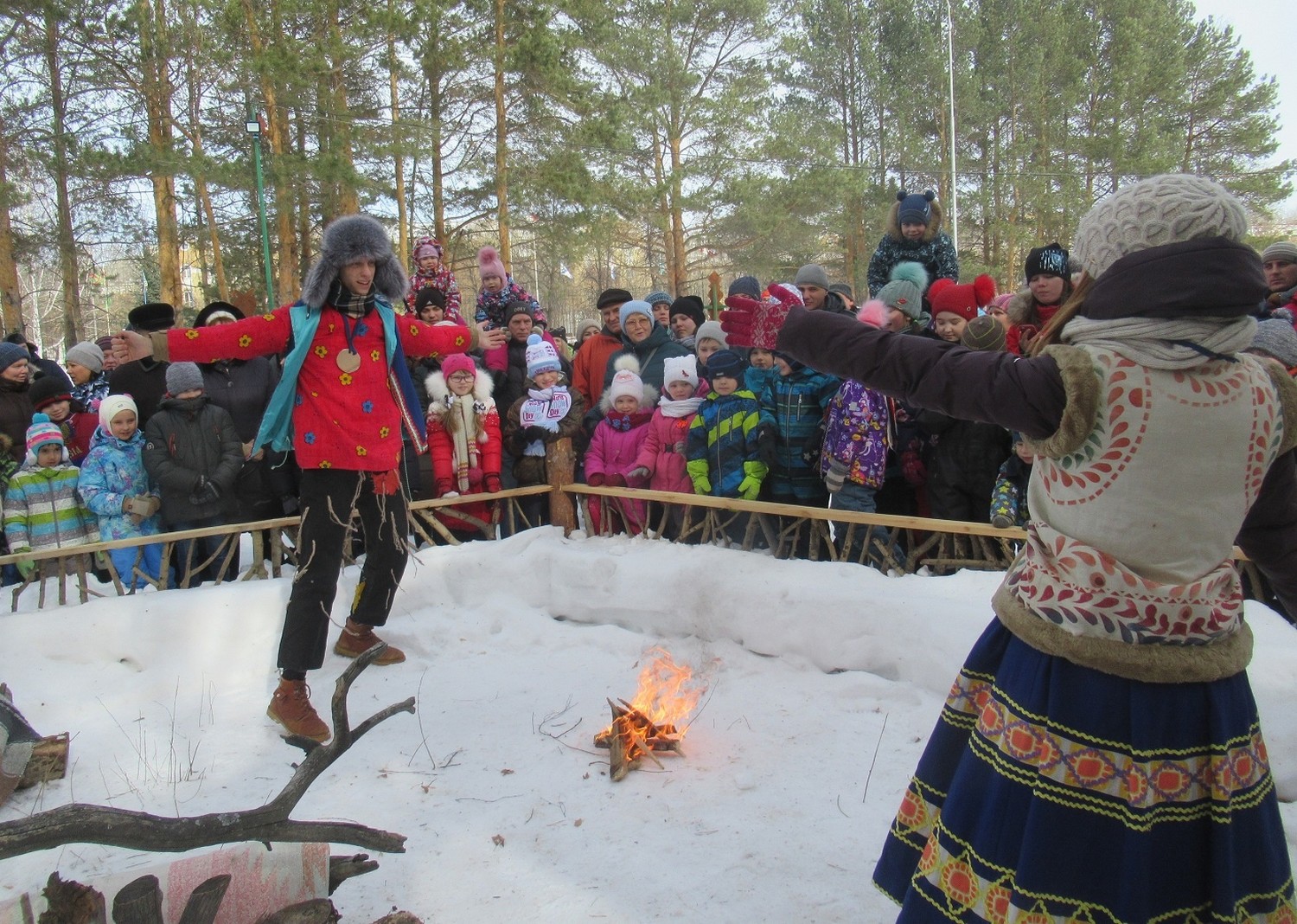 Праздник Масленицы отметили в Угорском поселье в Каменске: бизнесмены впервые опробовали кооперацию. Чиновница: «Все удачно вышло!»