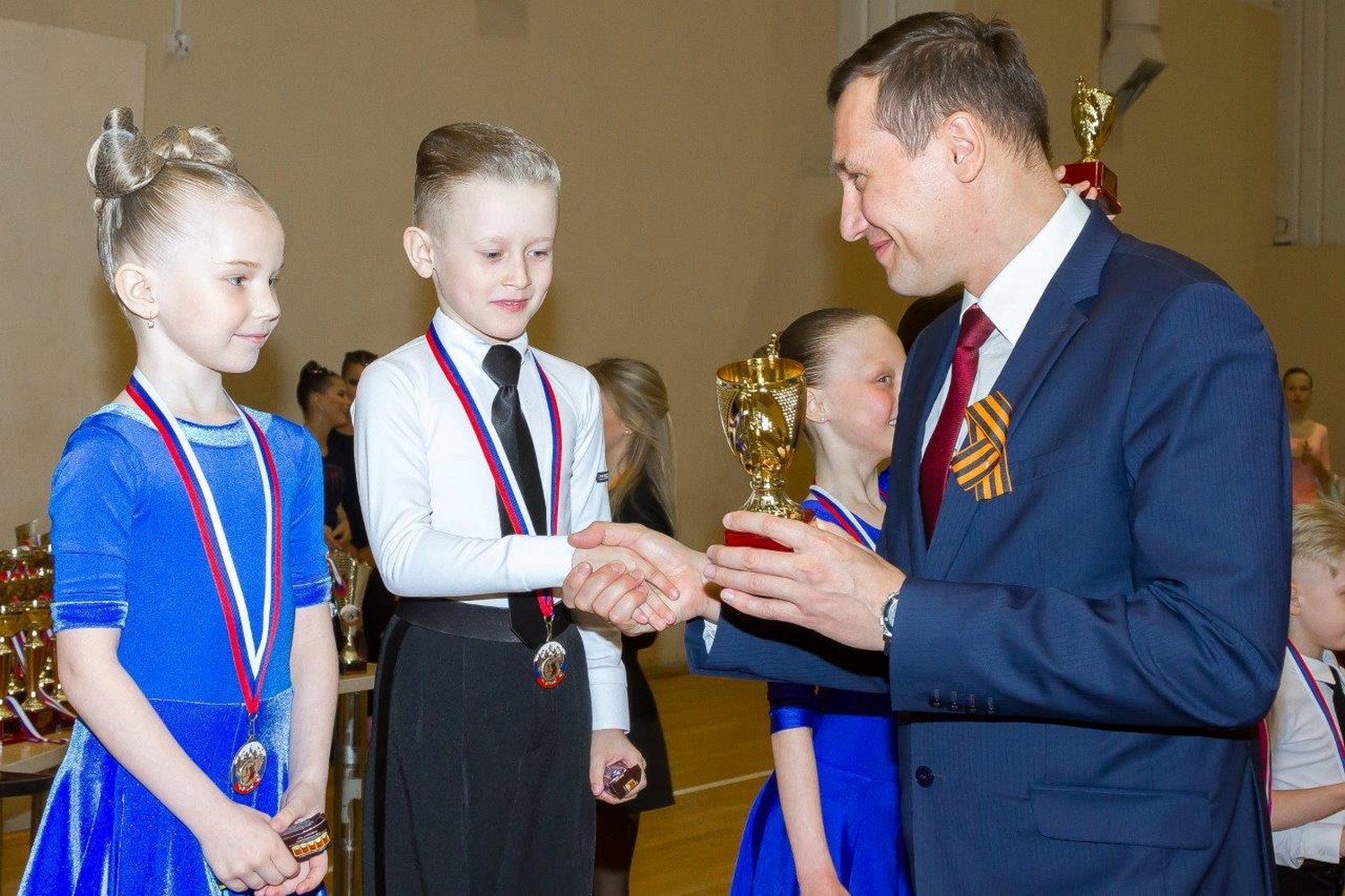 Танцуют все: на Синарском трубном заводе прошел VII Российский турнир по спортивным бальным танцам «Кубок Синары-2018» Танцуют все: на Синарском трубном заводе прошел VII Российский турнир по спортивным бальным танцам «Кубок Синары-2018»