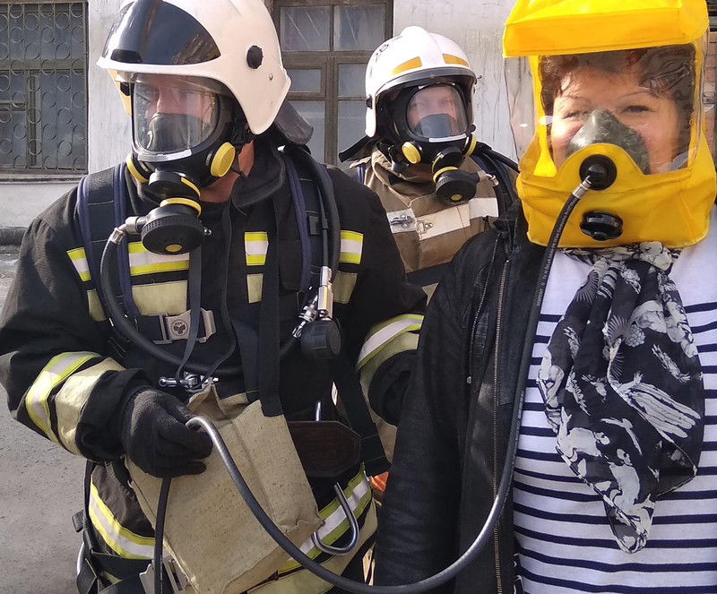 Среди дня начался пожар на заводе в Каменске, спасатели эвакуировали рабочих: все было натурально, но, к счастью, это лишь тренировка